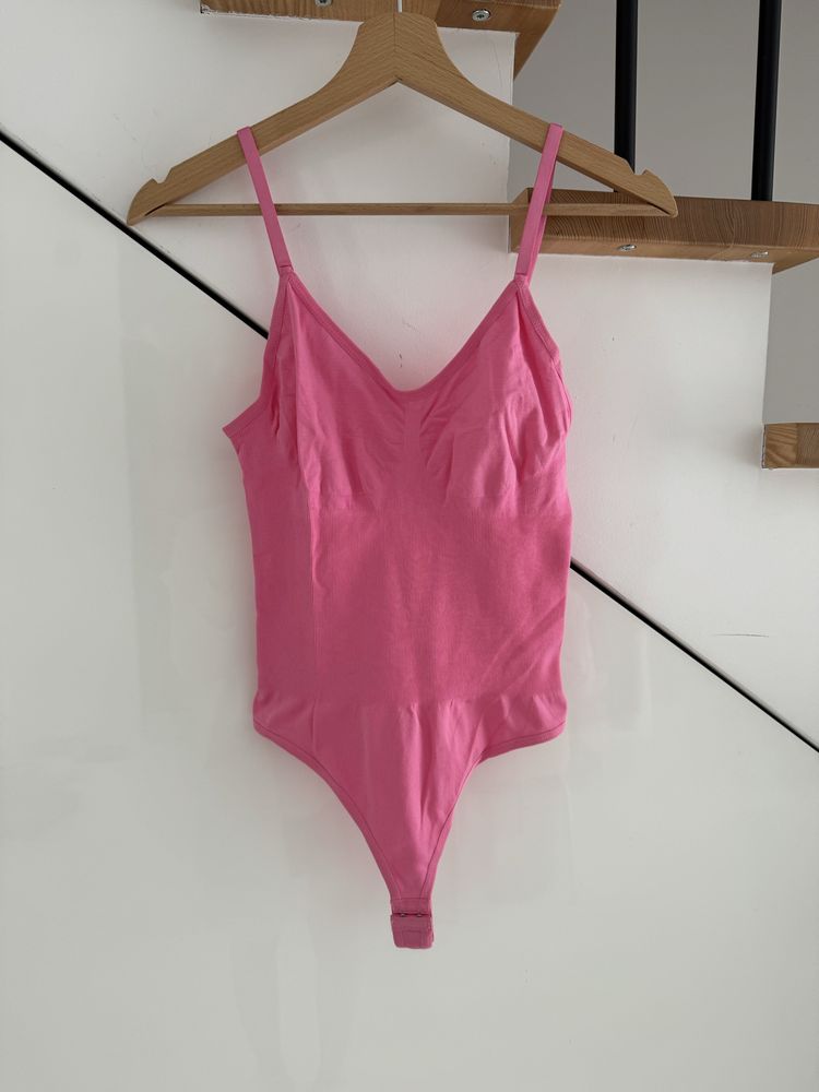 Modelujace, wyszczuplajace body, zapinane na haftki, rozm, M, 38