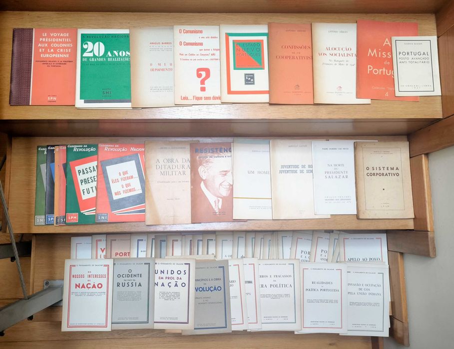 Lote Livros, Revistas e Jornais sobre o Estado Novo / Salazar