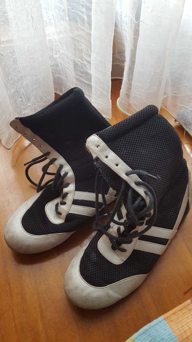 Botas em tecido preto+branco ou preto+prateado