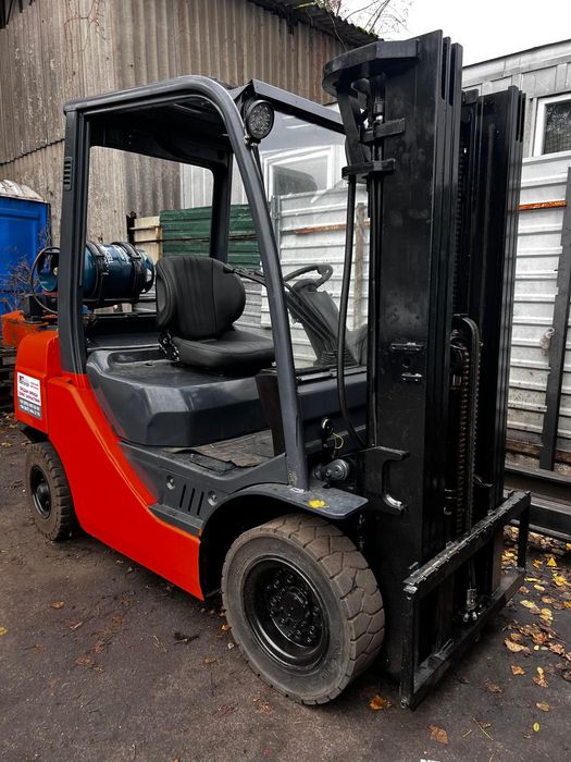 Газовий навантажувач Тойота 8FG25