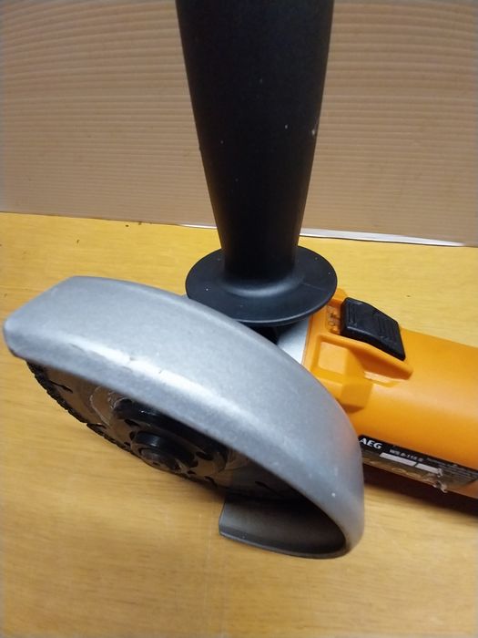 Rebarbadora AEG de acabamentos 115mm 800W