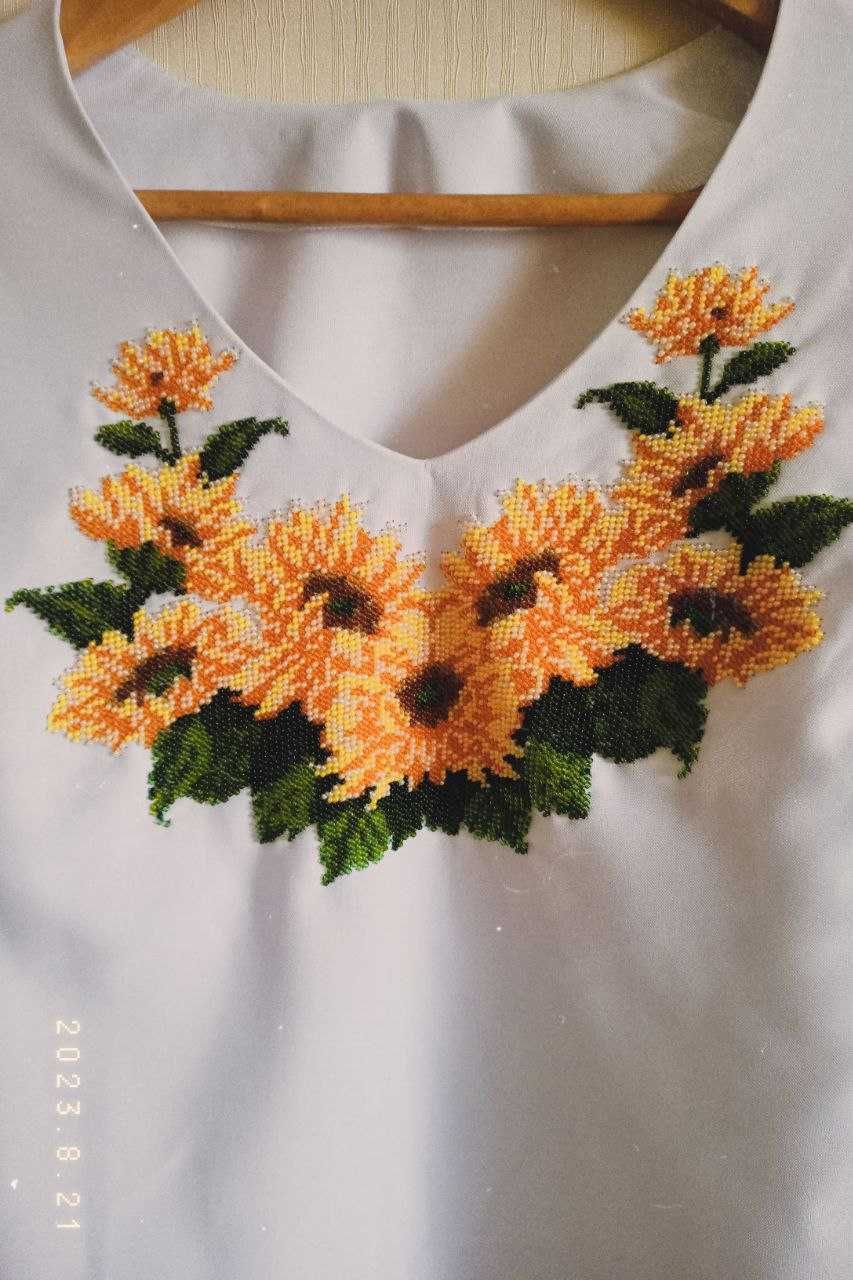 Блуза з соняшниками