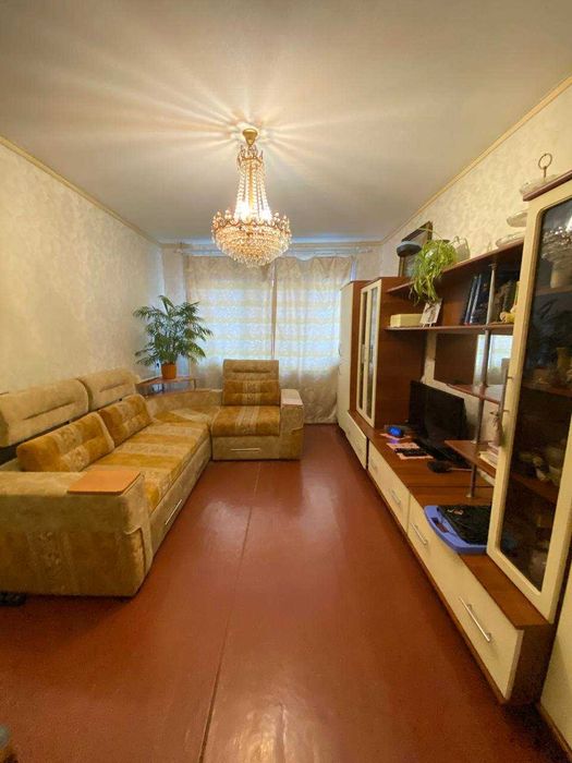 Продаж 2 к квартири вул. Суворова 13, р-н Тітова.