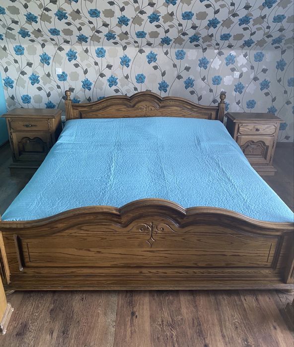 Łóżko dębowe,komoda i 2 szafki