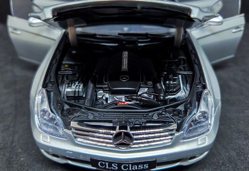 1:18 Kyosho Mercedes - Benz CLS W219