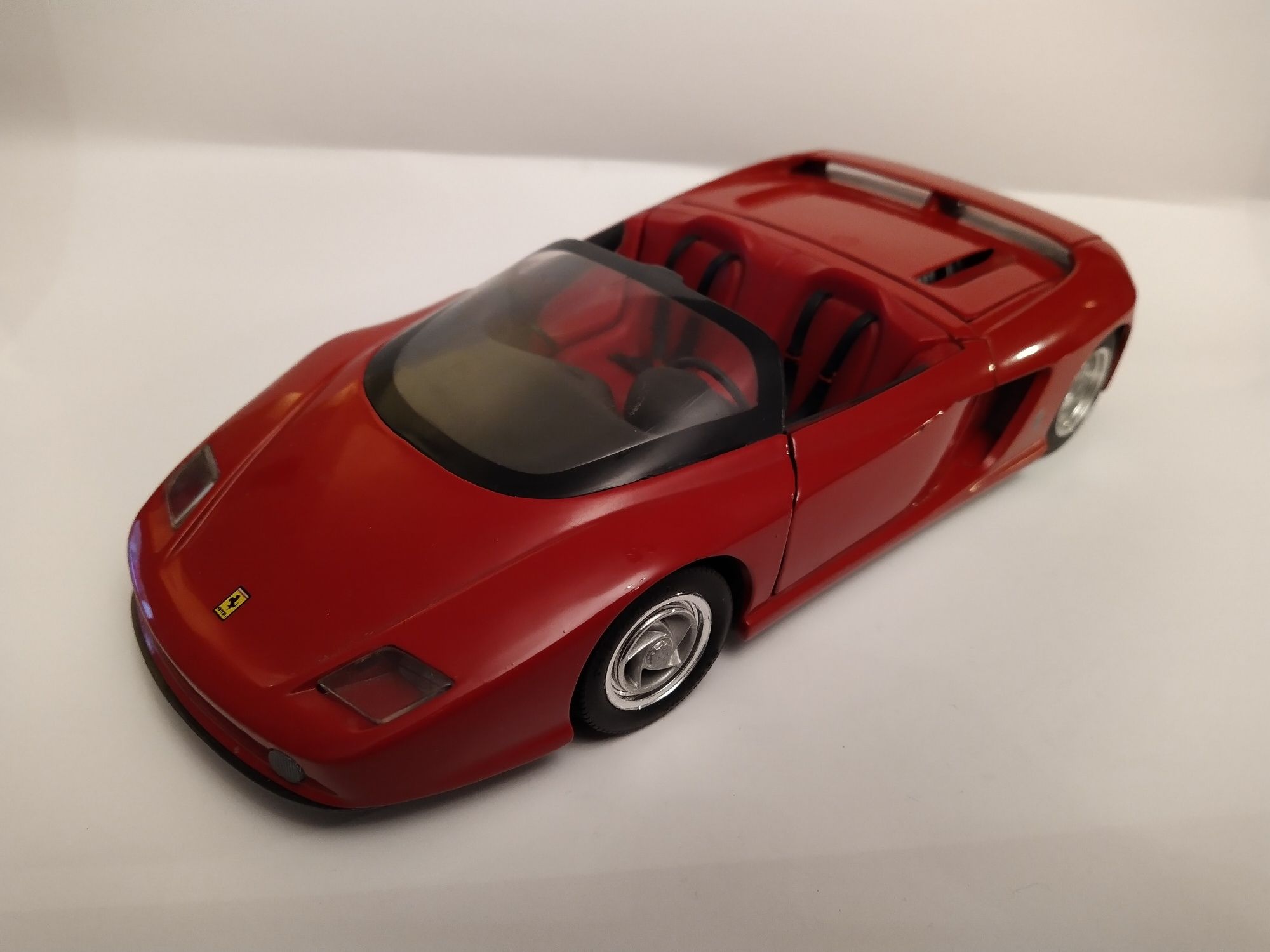 Ferrari Mythos Skala 1:18 Revell