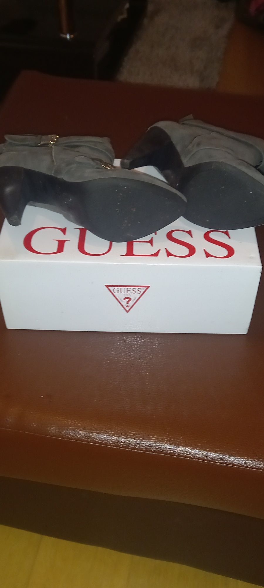 Botas em pele Guess