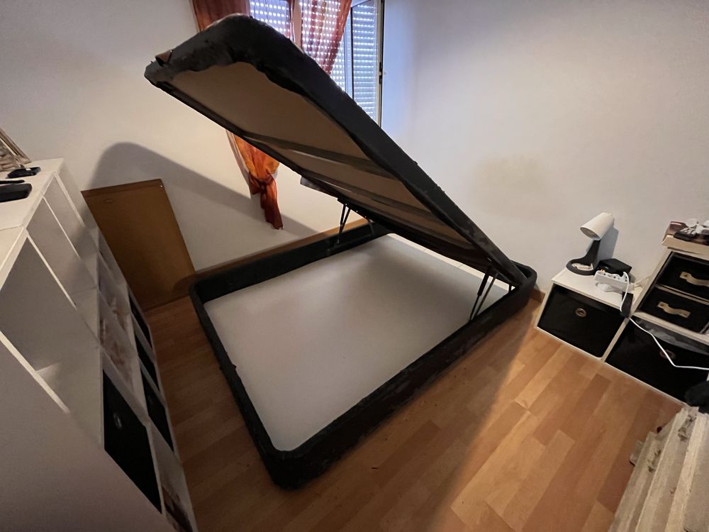 Cama Sommier com arrumação