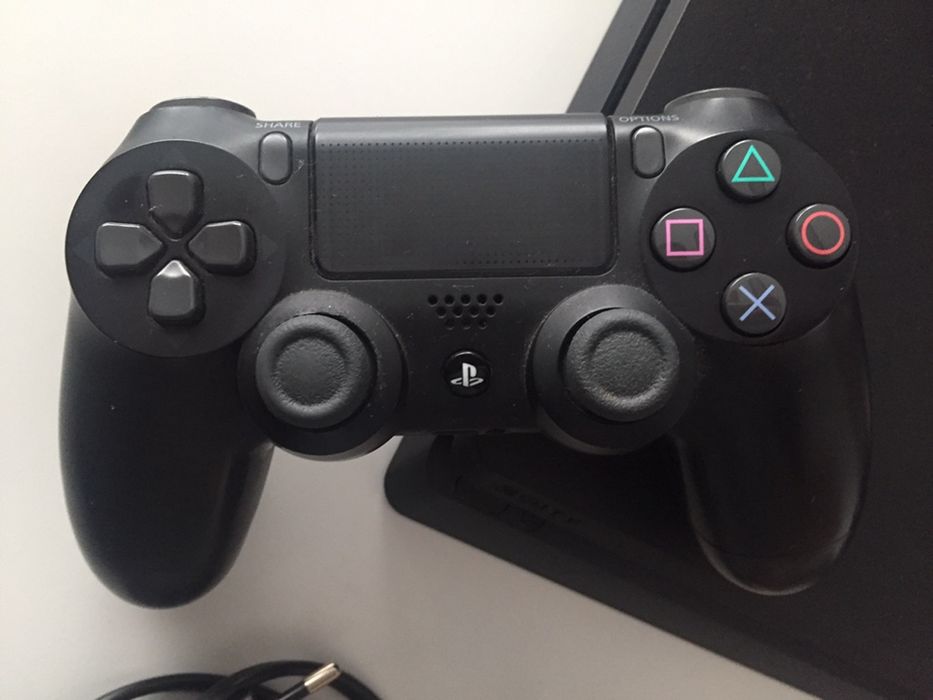 PlayStation 4 Slim (PS4) - 1 TB