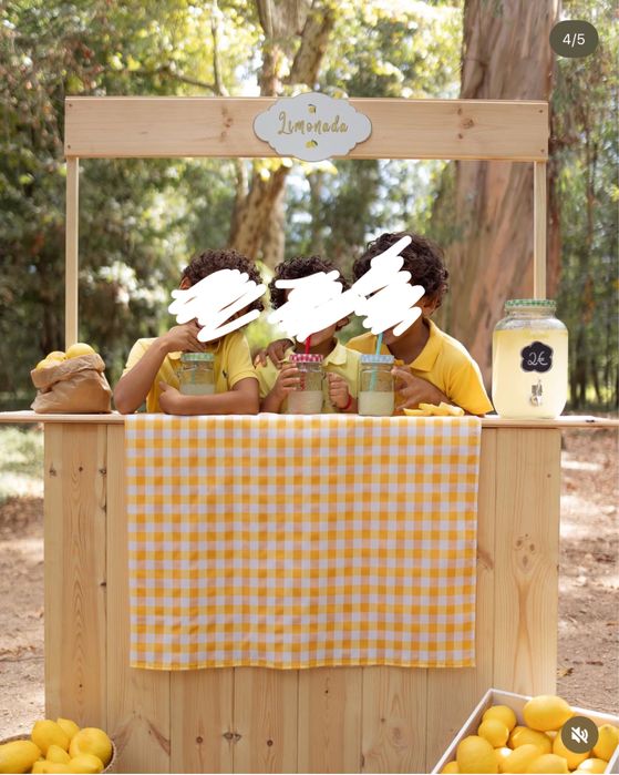 Bancada de madeira para sessões fotográficas ou festas