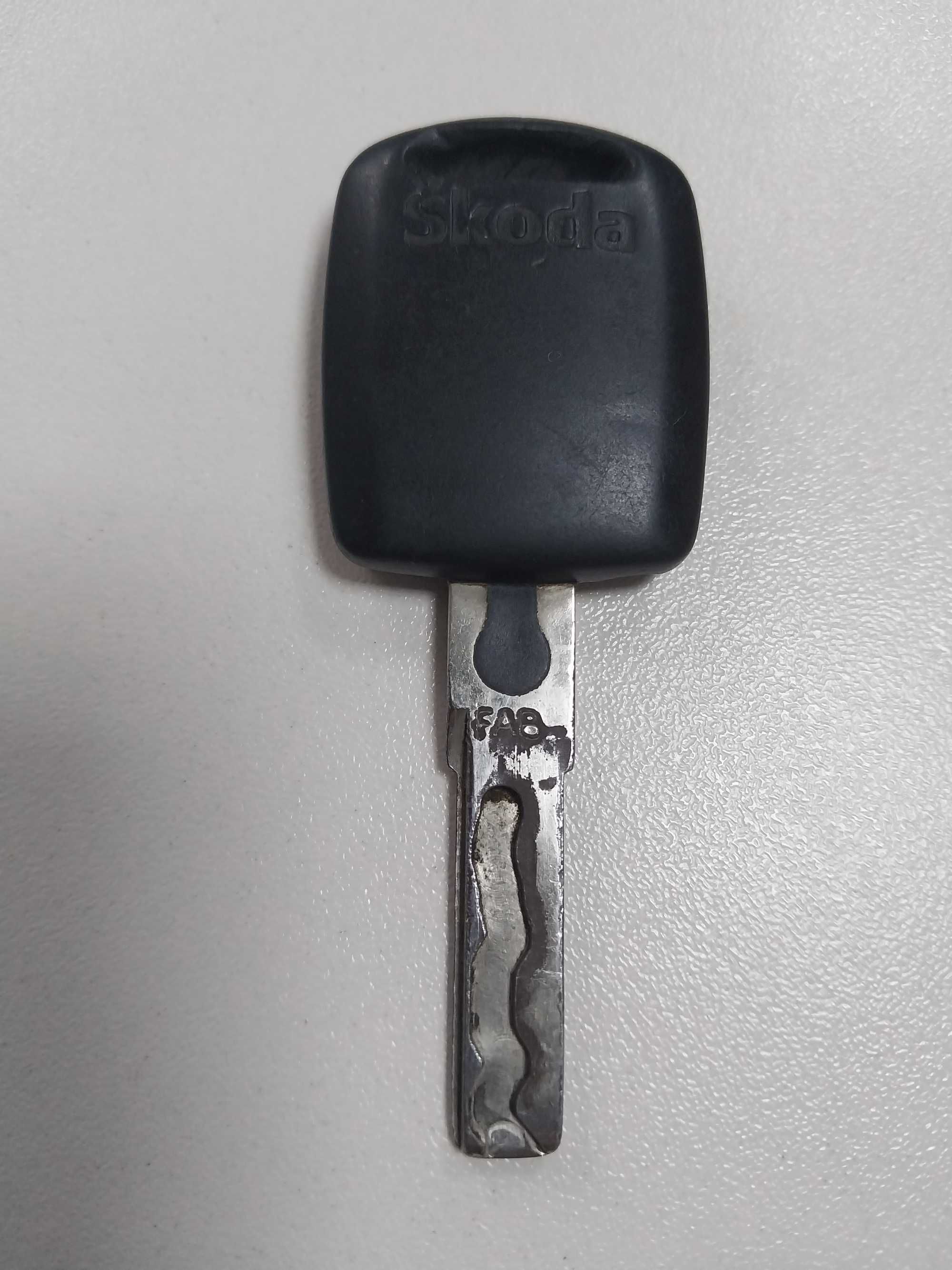 Оригинальный ключ Škoda