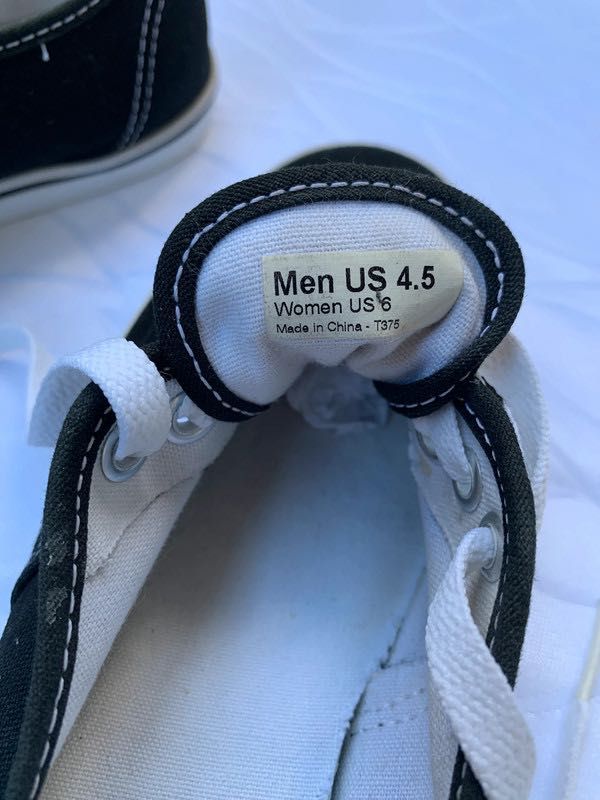 Czarne trampki z białą podeszwą Vans 36