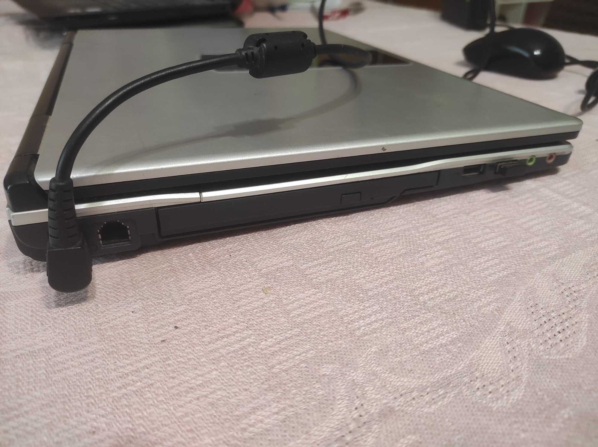 Ноутбук Fujitsu AMILO L1310G. Сумка та мишка.