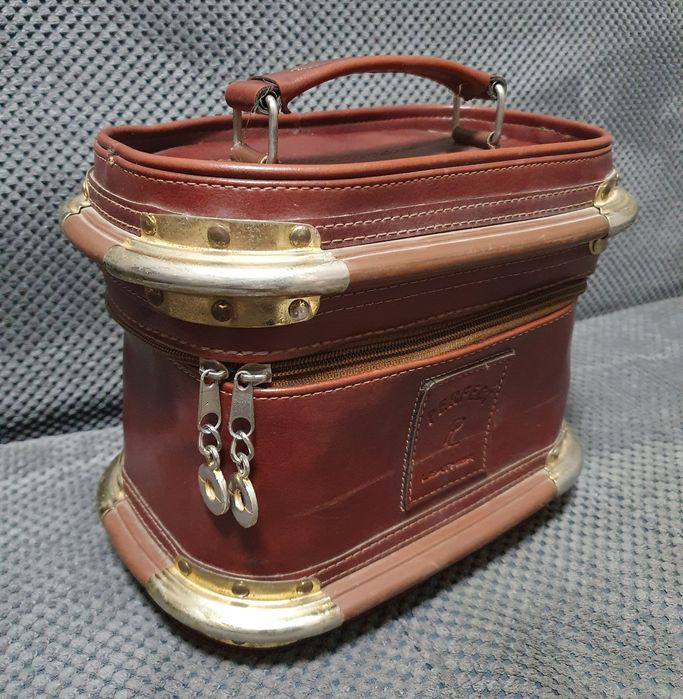 Винтажный дорожный бьюти-кейс, трейн-кейс, несессер "PERFECT LEATHER".