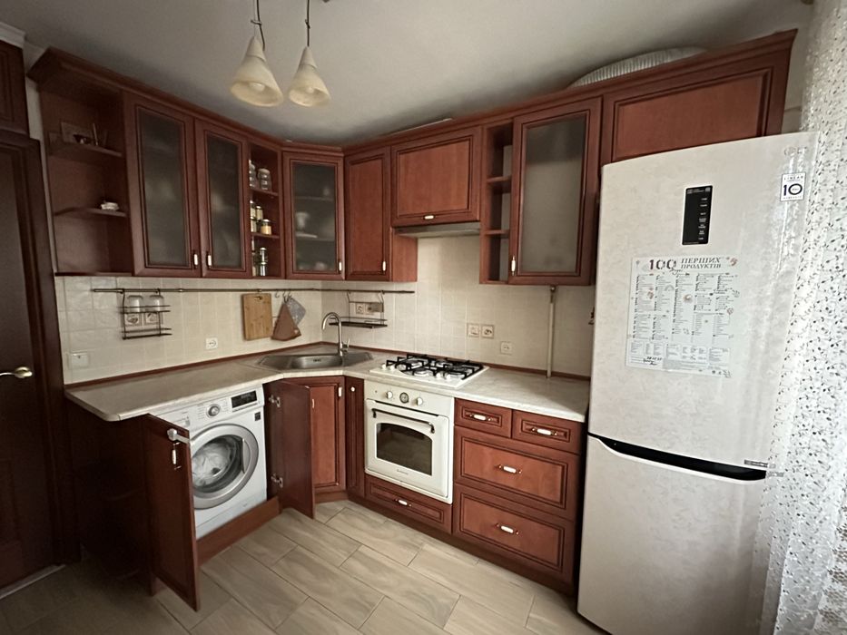 Продам кухню з технікою