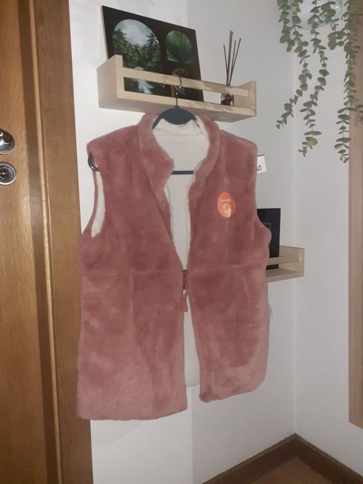 Colete de pêlo rosa reversível da Mo. Tamanho S