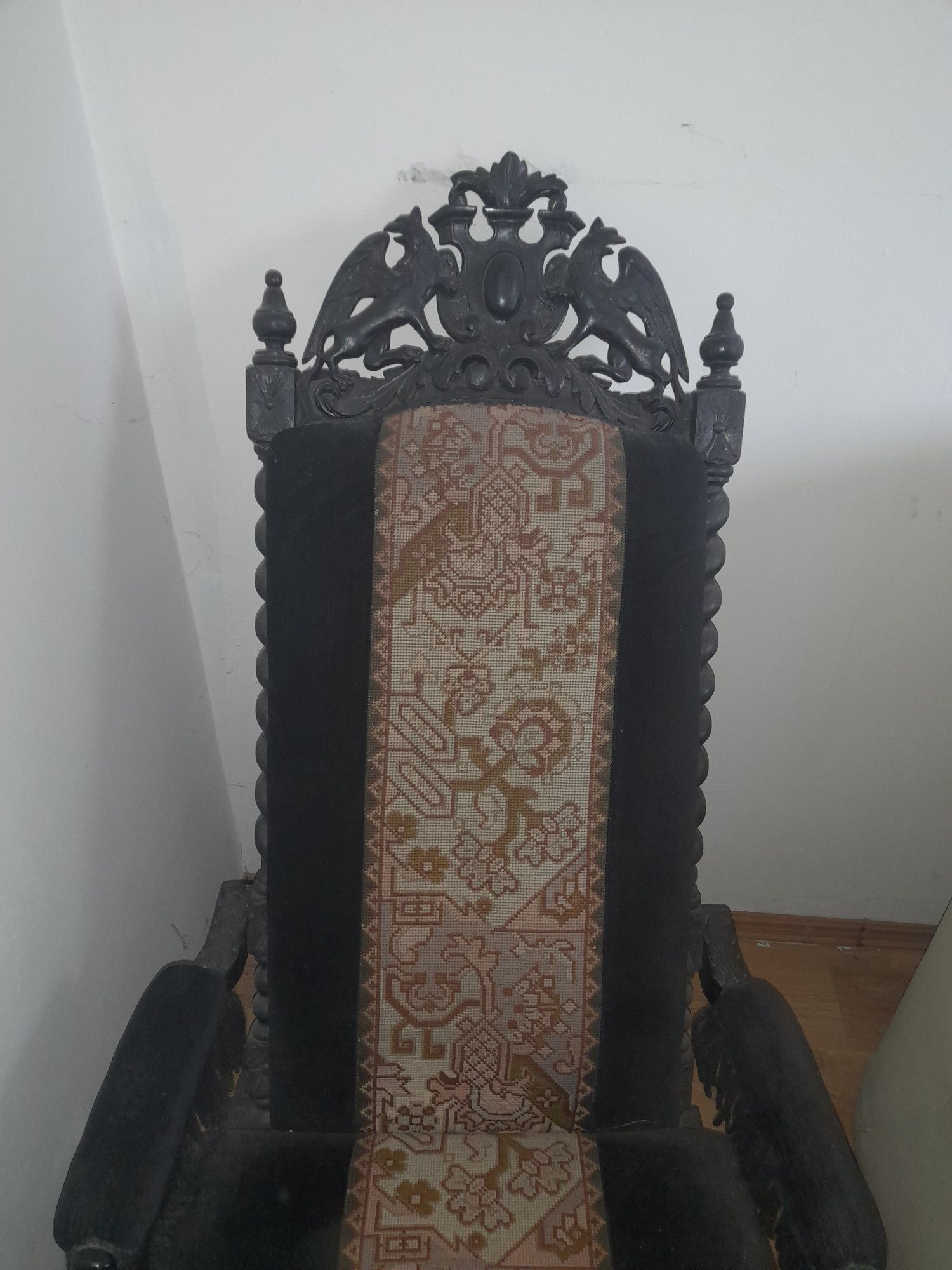 fotel rzeźbiony rozkładany antyk