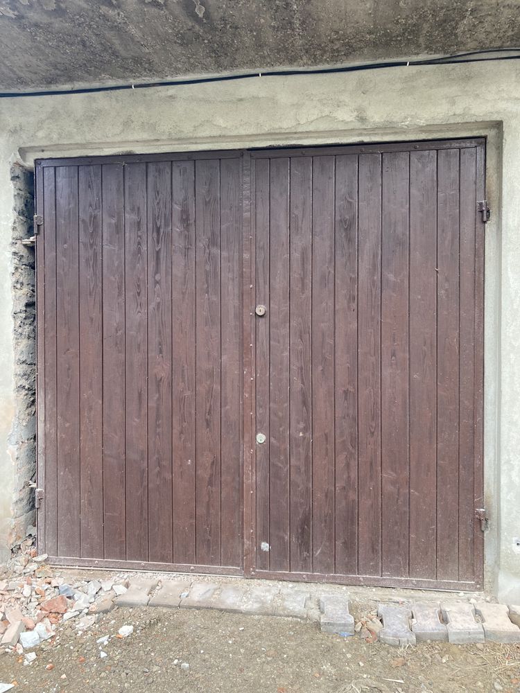 Brama garażowa super stan zamykana na 2 zamki i rygiel