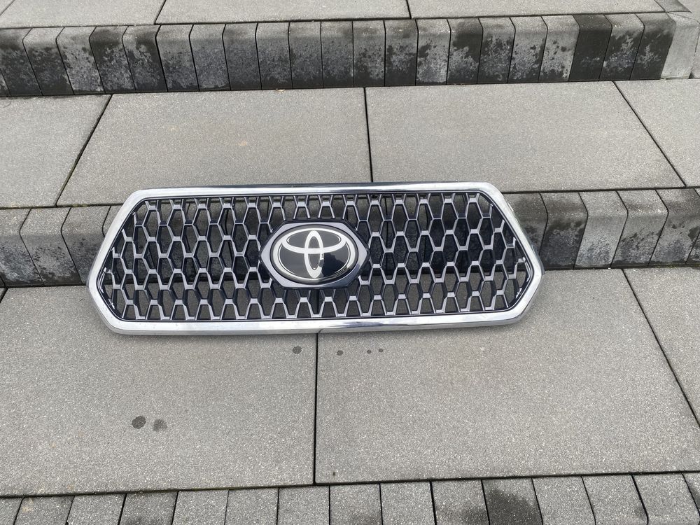 Grill Przedni Toyota Tacoma