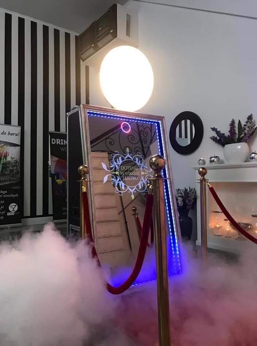 Ciężki dym, fotobudka, fotolustro, napis love i miłość, mega serce