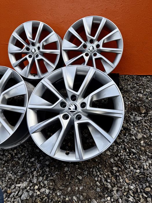 Диски R18 5.112 ET45 оригінал диски шкода фольц kodiaq karok