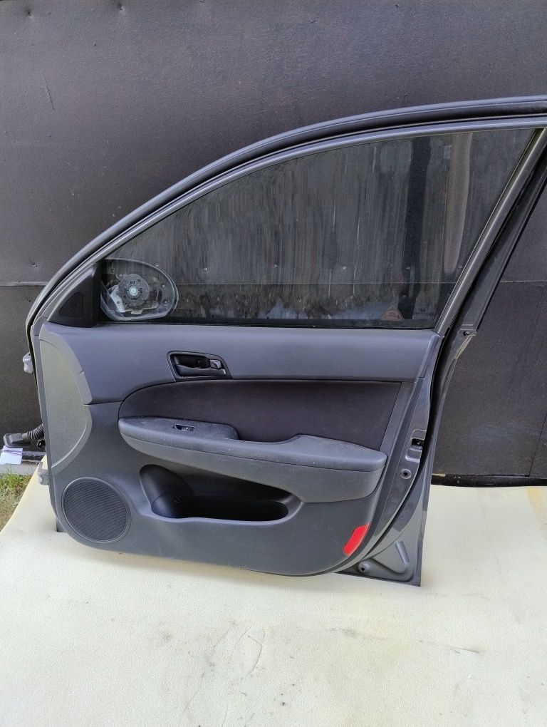 Hyundai i30 drzwi prawy przód