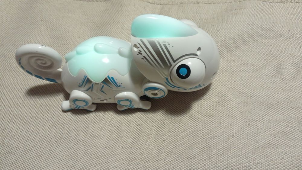 Робот-хамелеон. Іграшка.