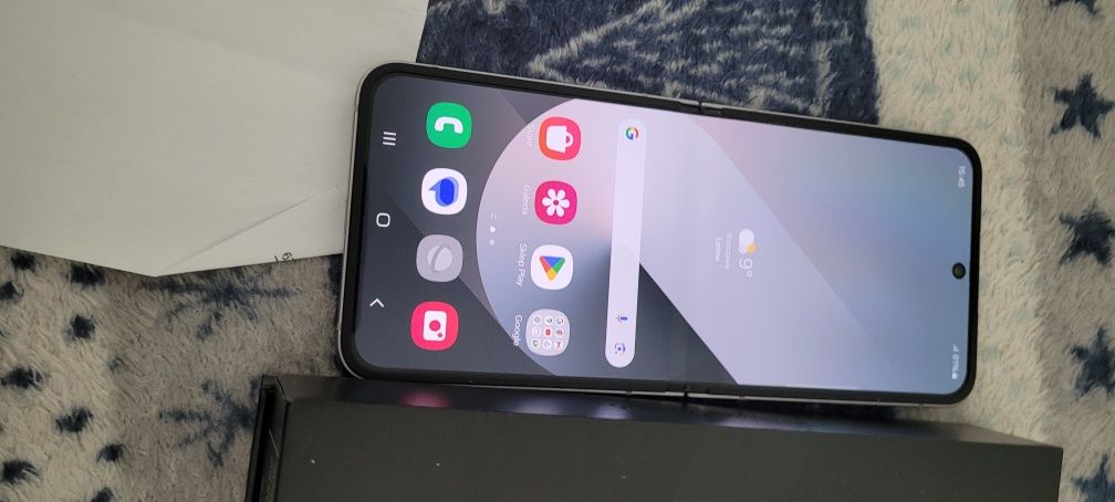 Samsung Z Filip 6 srebrny. Polecam.