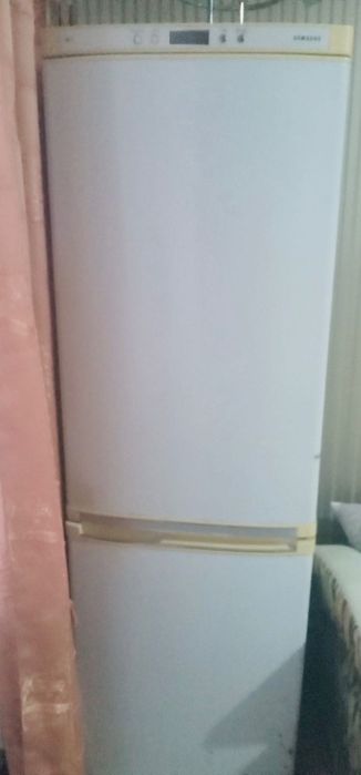 Холодильник Samsung
