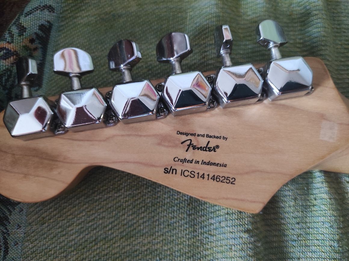 Електрогітара Fender Squier Bullet Stratocaster (стратокастер)