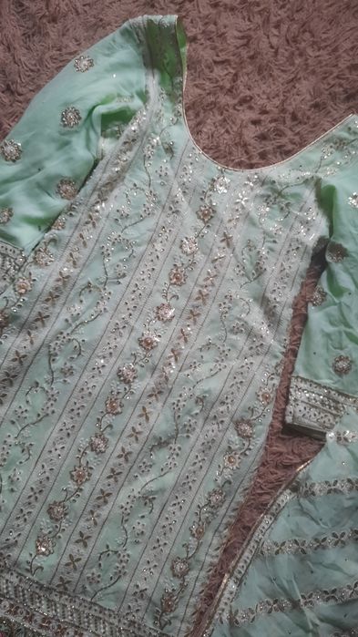 Национальная олеждв,сари и тд.