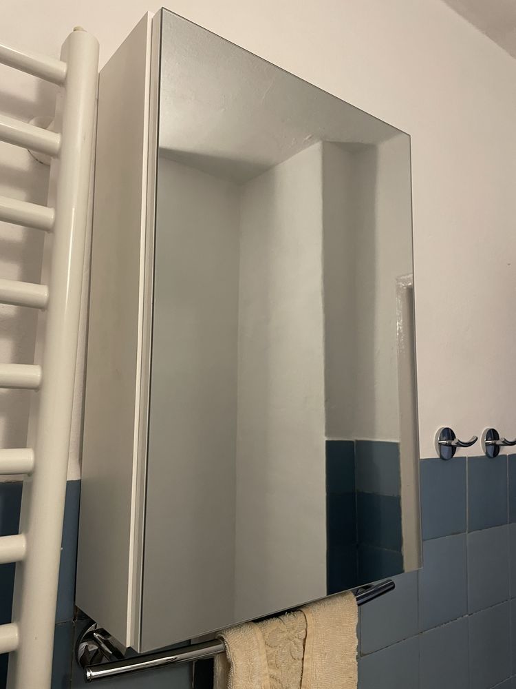 Szafka łazienkowa z lustrem wisząca