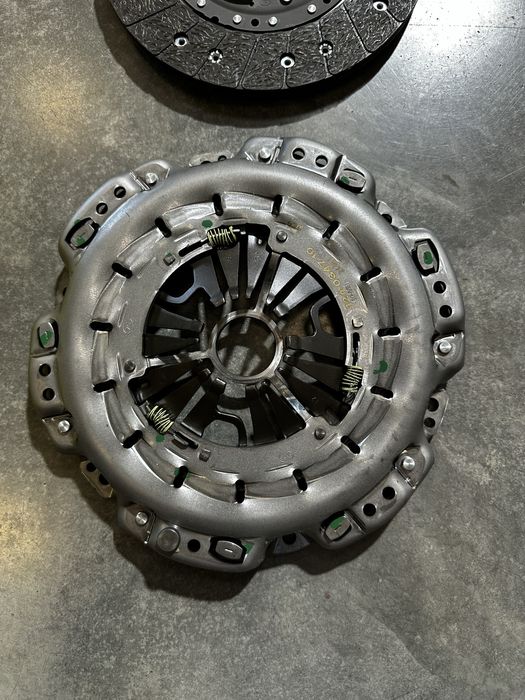 Комплект зчеплення корзина диск ОМ646 віто віано W639 Vito Viano LUK