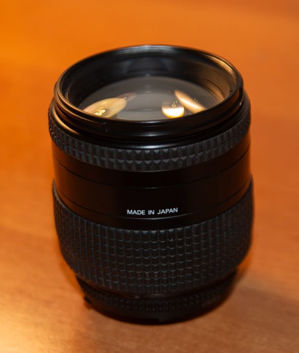 Nikon AF Nikkor 28-105mm 1:3.5-4.5D + кришки