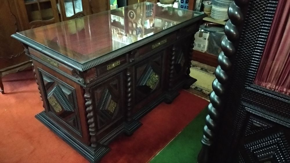 Escritório-Secretária torcidos e tremidos.