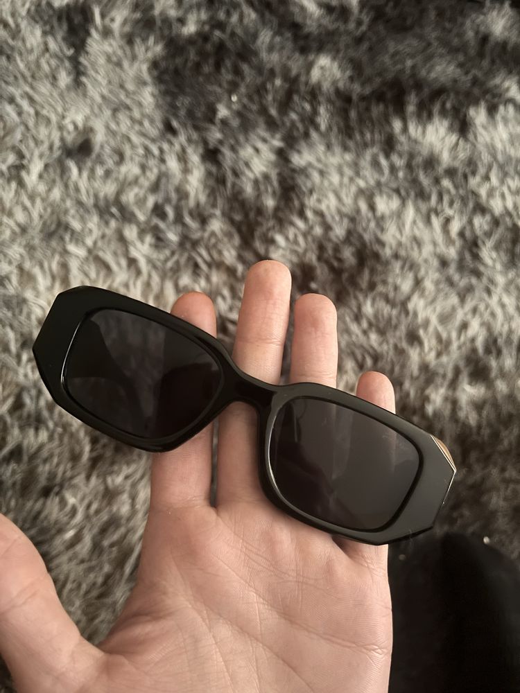 Czarne okulary przeciwsloneczne nowe