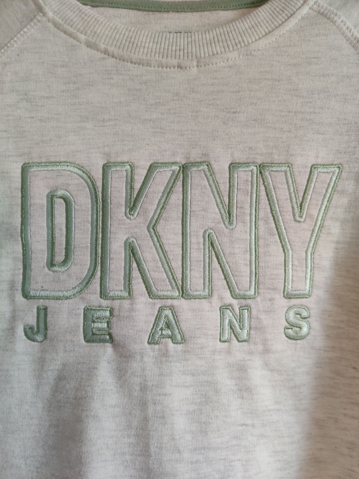 Dres DKNY na 5 lat