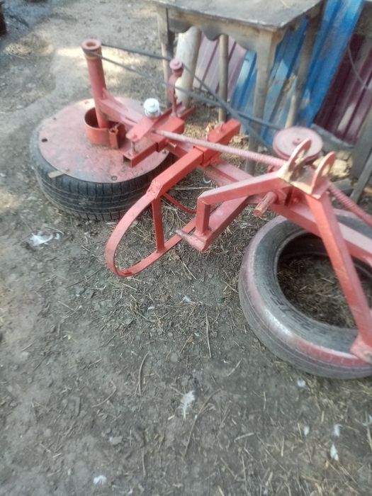 Продам трактор з навісним в хорошому стані