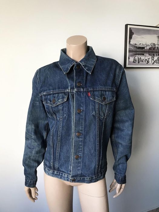 Levi's kurtka jeansowa damska L
Rozmiar:L 
Kolor:granatowy 
Stan:bardz