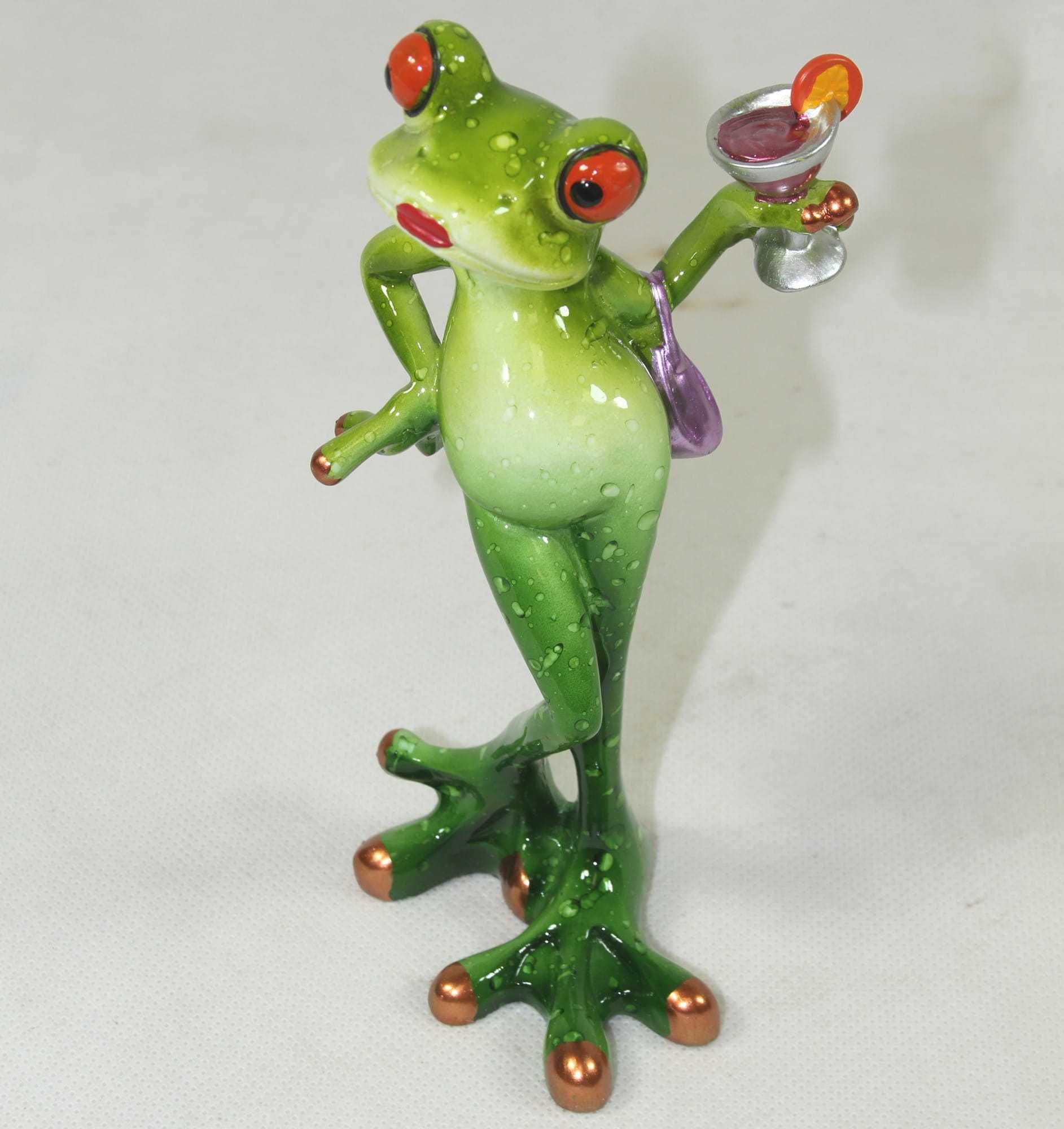Figurka żaba z drinkiem 16 cm dekoracja