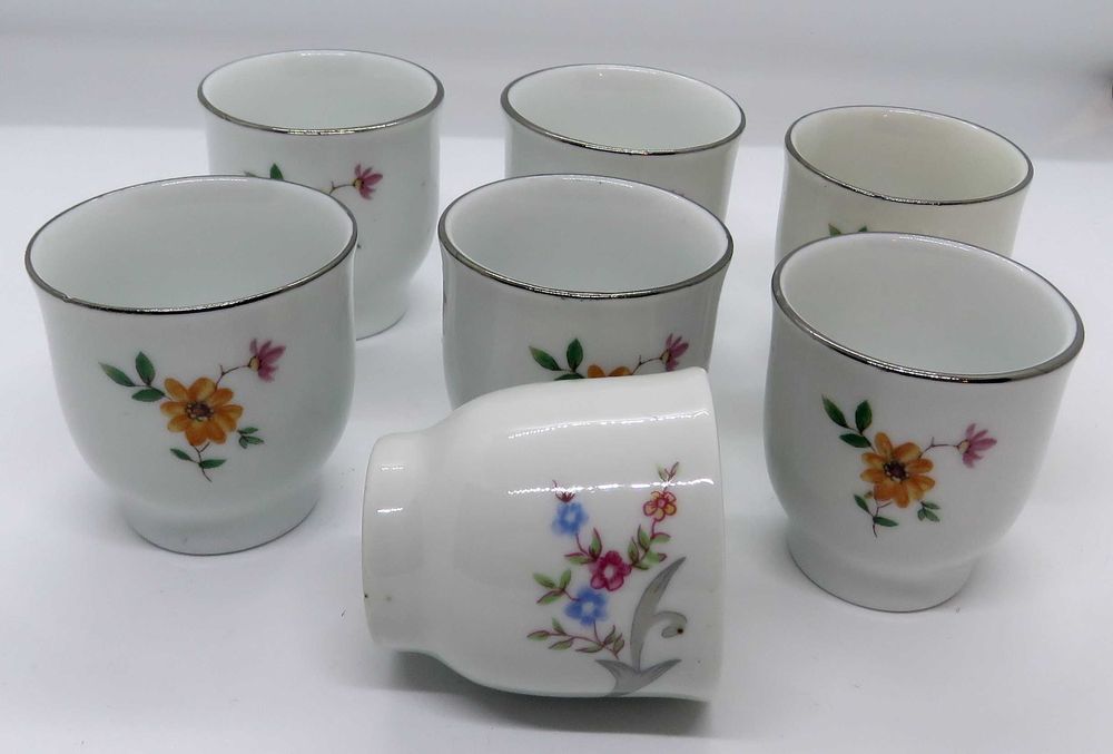 Kieliszki na jajka - 6 sztuk plus 1 Karolina doskonały stan !!! ZESTAW