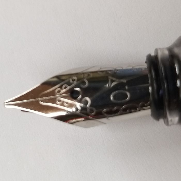 Canetas para caligrafia.