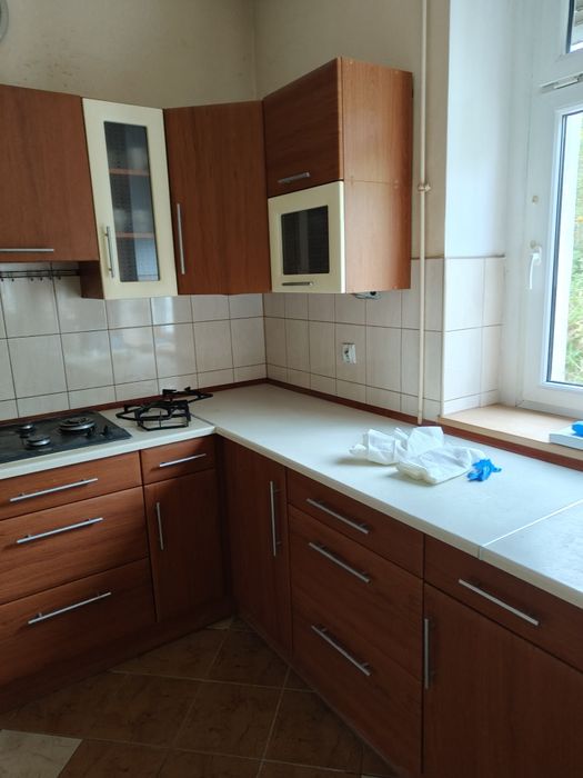 Meble kuchenne, szafki stojące i wiszące.