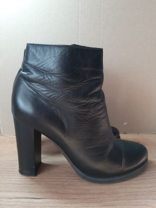Жіночі шкіряні черевики ботильони