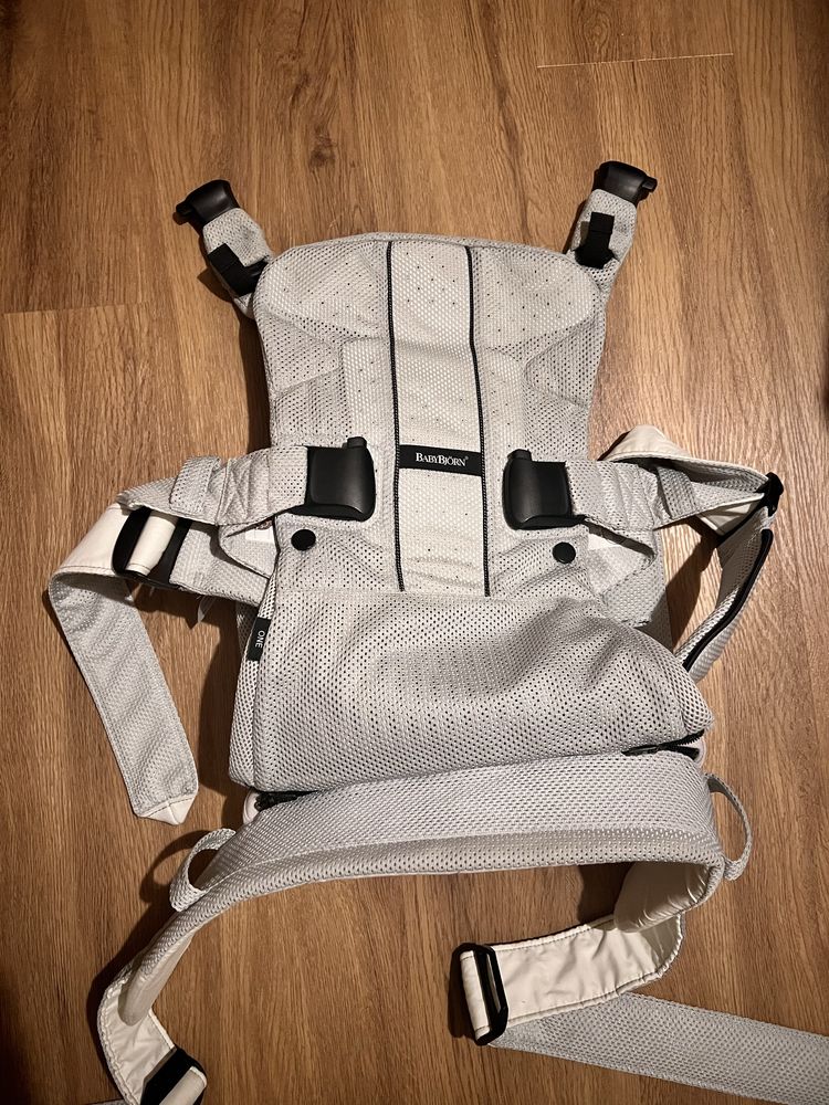 Nosidełko BabyBjorn Air One i okrycie