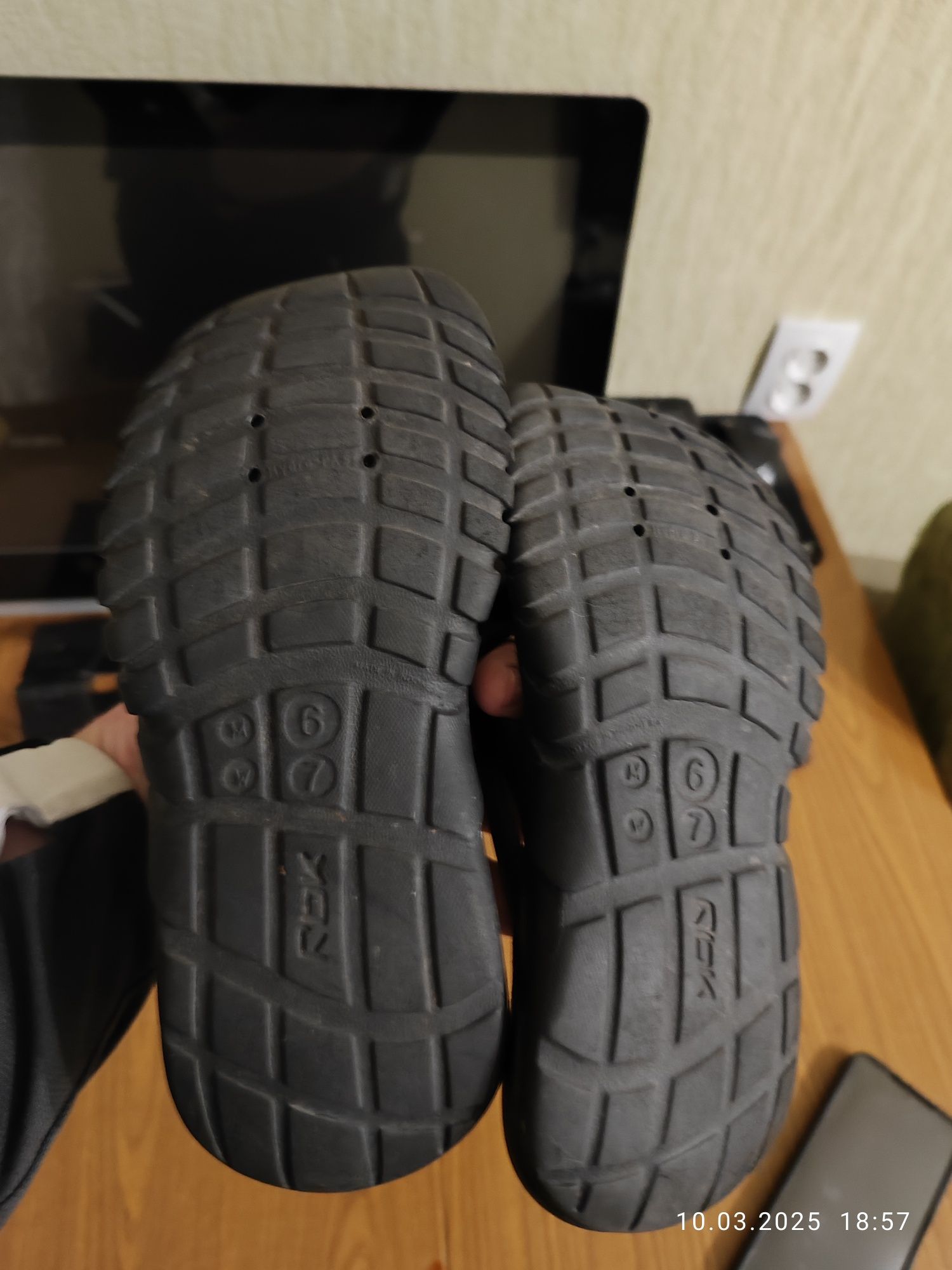 Шльопанці Reebok