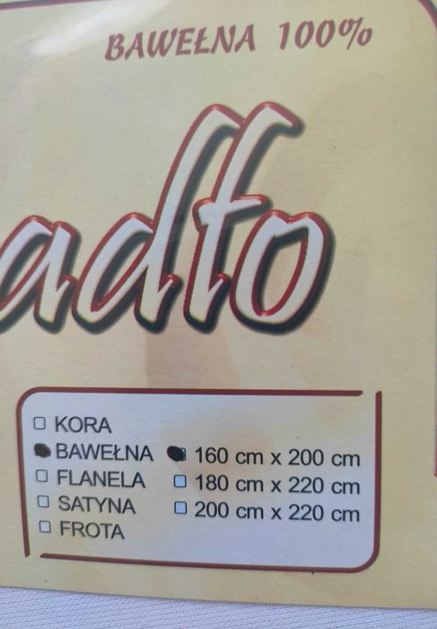 4 prześcieradła. Nowe, w folii.