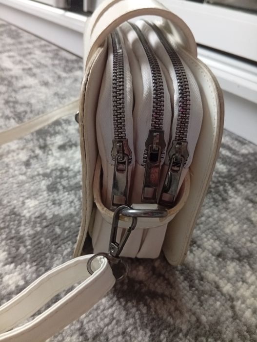 Сумочка біла в гарному стані