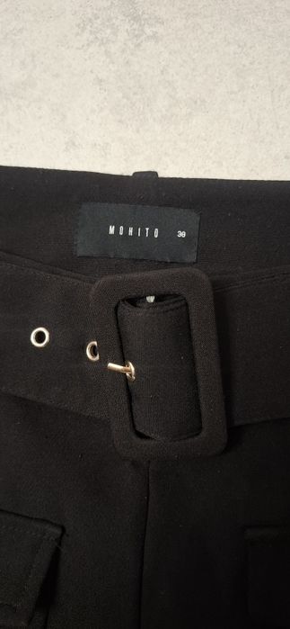 Czarne spodnie  Mohito rozm. 38