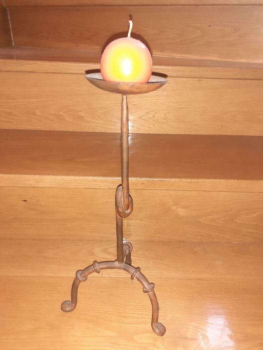 Castical antigo em ferro em bom estado